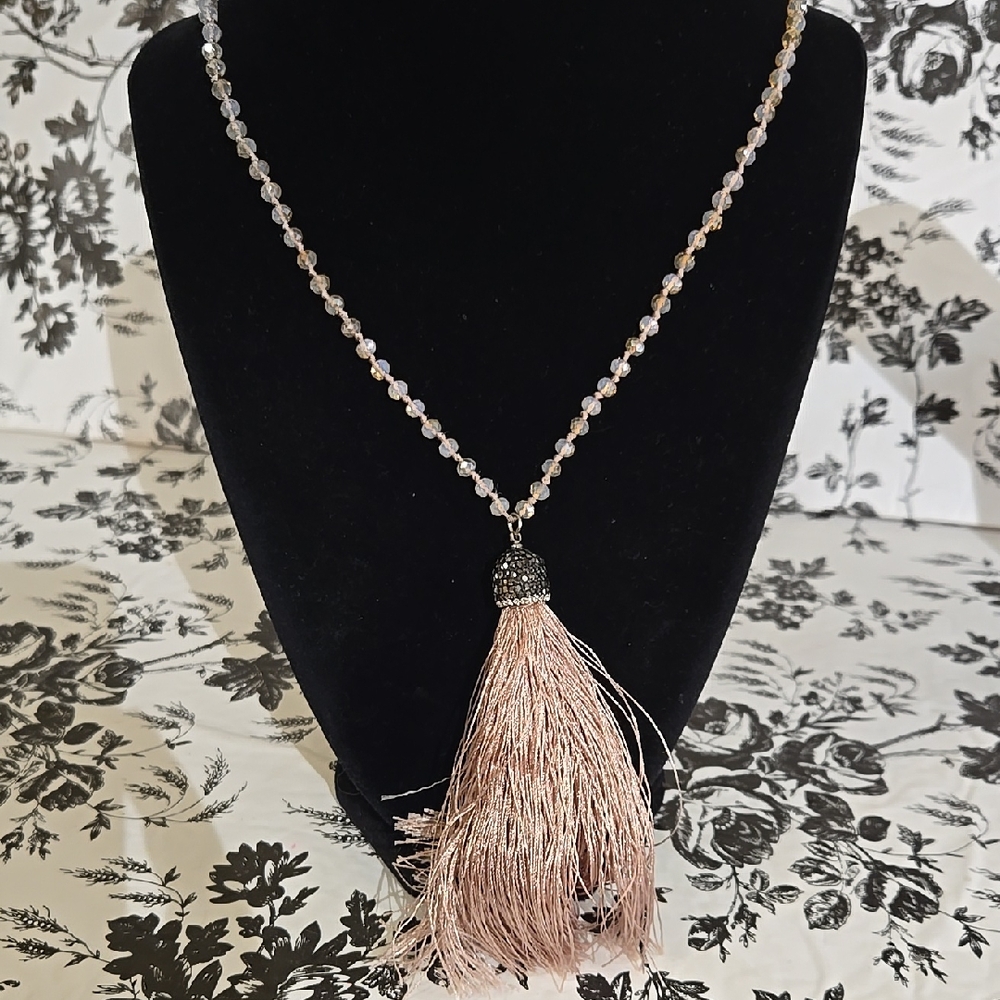 Elegant Beaded Necklace with Tassel Sy16